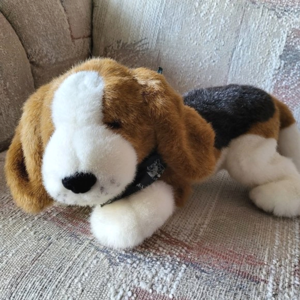 Vintage EDDIE BAUER Holiday Collectible Beagle Gund 1994 Bandana Plush Puppy